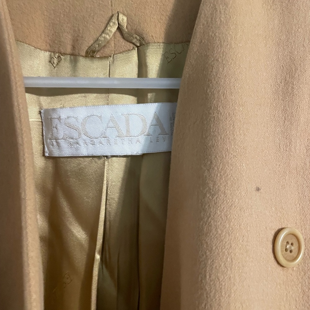 CLEARANCE gold escada designer jacket- 10p - Picture 2 of 2